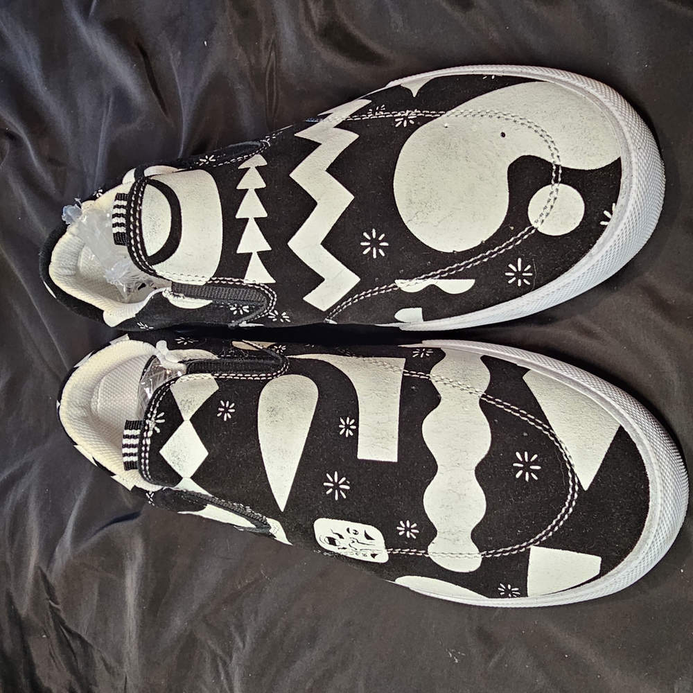 Lakai Mens 10 Black and White Graphic Slip-On Sneakers